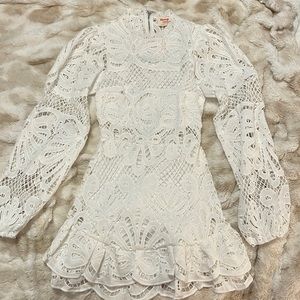 Women’s size 4 lace white summer Showpo dress